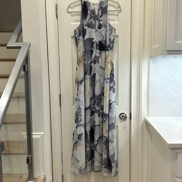 SLNY Gray Floral Lined Chiffon Halter Maxi Dress for Vacation or Event sz.10 - Picture 7 of 9